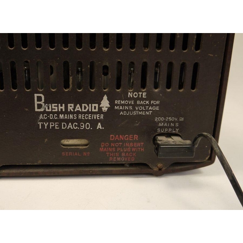 172 - Vintage Bush bakelite radio