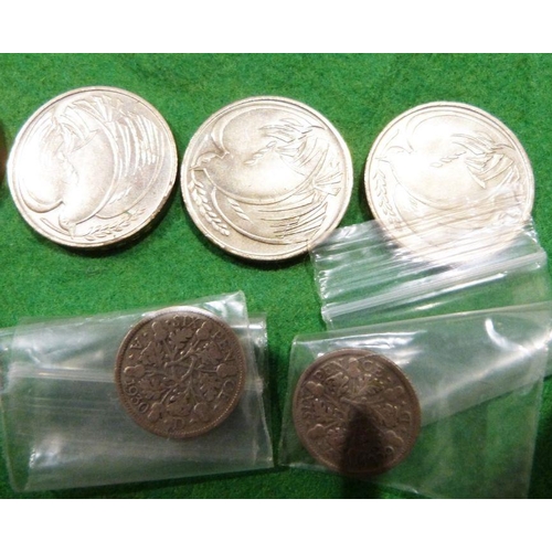 252 - Assorted British coins to include £2 coins and further coins, etc