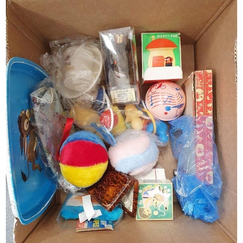 428 - Vintage child's toys and pictures to include Mazda Disney lights, Walt Disney Winnie the Pooh game, ... 