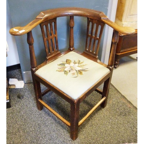 1121 - Georgian corner chair with grospoint woolwork seat