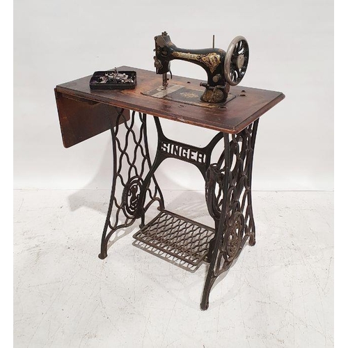 1285 - Singer sewing machine on treadle base, no.B123191