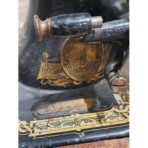 1285 - Singer sewing machine on treadle base, no.B123191