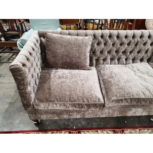 1335 - 20th century beech-framed buttoned down sofa in pale grey upholstery