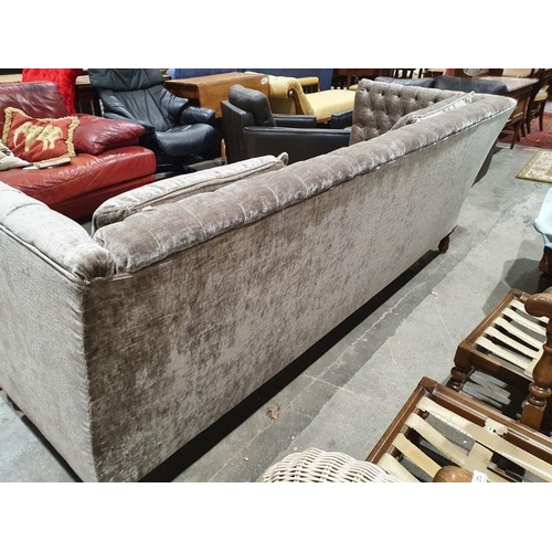 1335 - 20th century beech-framed buttoned down sofa in pale grey upholstery