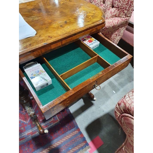 1382 - Early Victorian walnut gaming/work table, the lozenge-shaped top with satinwood inlay, opening to re... 