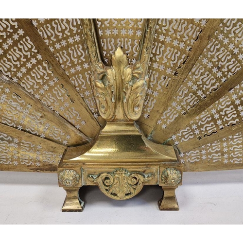 164 - Peacock-style brass folding firescreen (69 cm H)