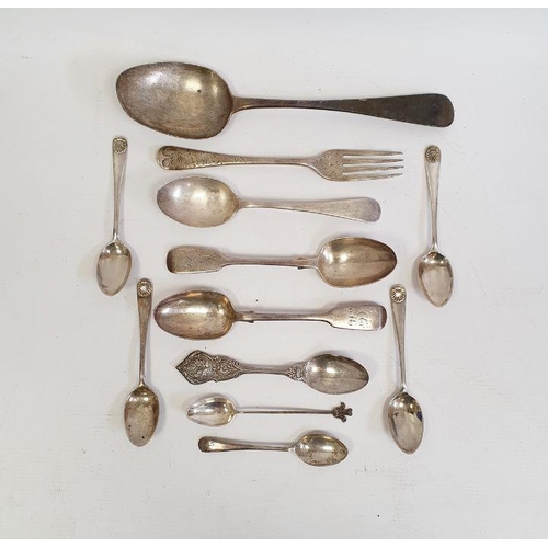 256 - Assorted silver flatware, various makers and dates, 7.5ozt (1 tray)