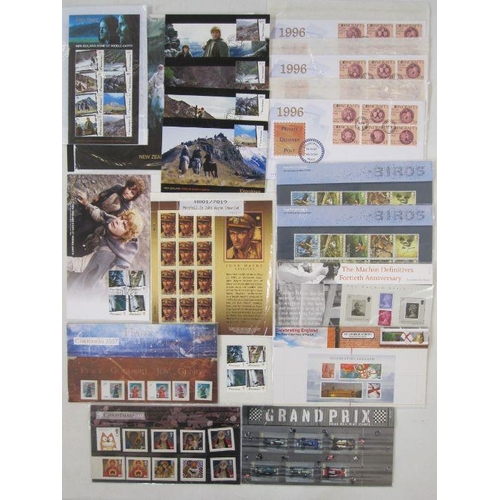 239 - GB & World: QEII mint & used collection in sleeve inc. covers, pres. packs, stock cards & sheetlets/... 