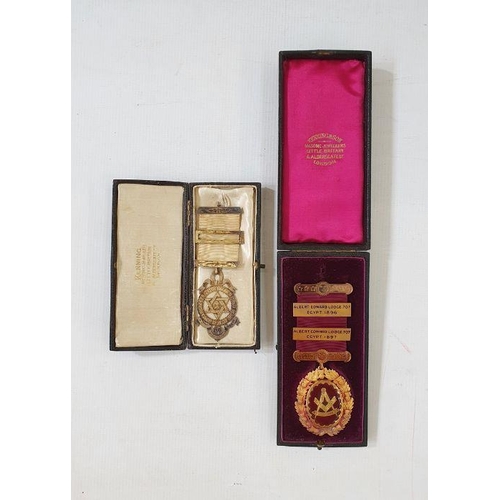 362 - Victorian 18ct gold Masonic jewel/medal in case of issue (approx. 41g).  Together with a silver maso... 