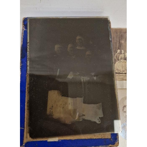 163 - Small collection of late 19th/early 20th century photographs and glass plates