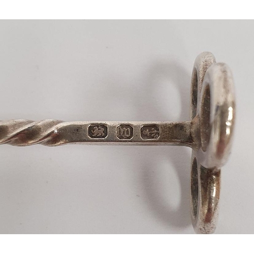 339A - Pair Victorian silver knife rests, each with open trefoil ends, Birmingham 1896