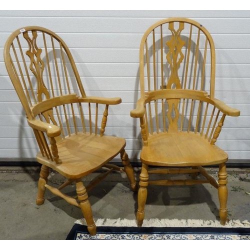 1326 - Pair of modern beech Windsor-type chairs on turned supports, stretchered base