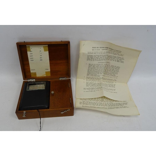 180 - Early 20th century French self recording pocket barometer, the black case with viewing window enclos... 