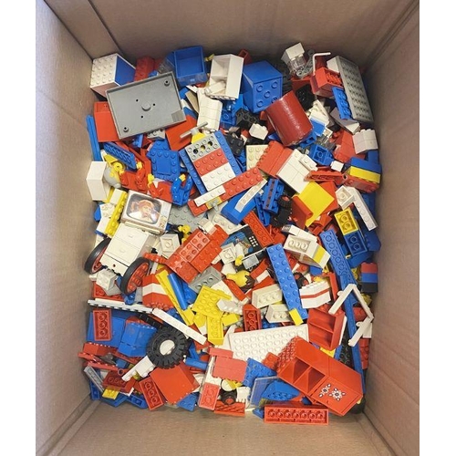 636 - Two boxes of Lego to include a 1976 boxed set and Legoland dominoes