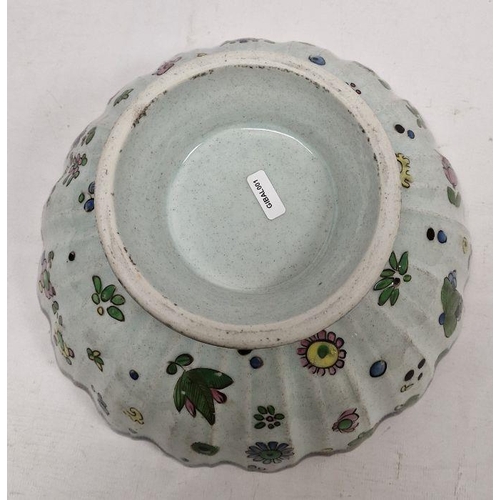 65 - WITHDRAWN Chinese clobbered pedestal bowl with scalloped border, underglaze blue and enamel decorati... 