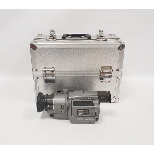 88 - Zeiss Ikon Nettar 3.25 x 2.25 plate camera with an accessory, a Piccolette Contessa box camera, a JV... 