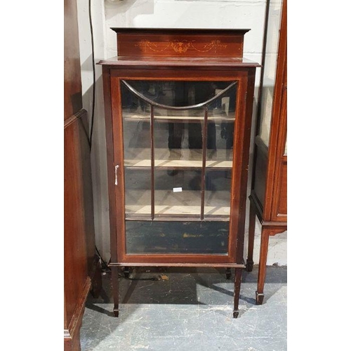 1076 - Edwardian mahogany single-door glazed cabinet with astragal-glazed door enclosing shelves, on square... 