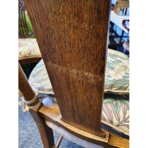 1086 - Set of six Edwardian Arts & Crafts-style dining chairs on turned front legs to pad feet (6)