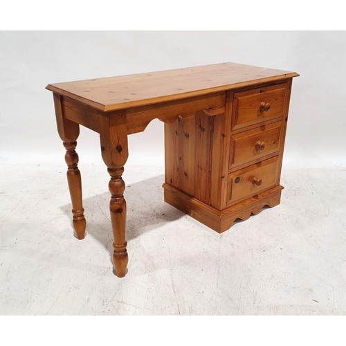 1172 - Modern pine chest of five long drawers, a dressing table,. a dressing table stool and two bedside ch... 