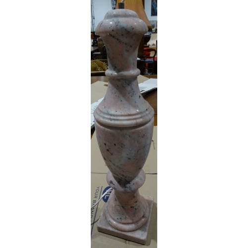 1359 - Pink marble table lamp