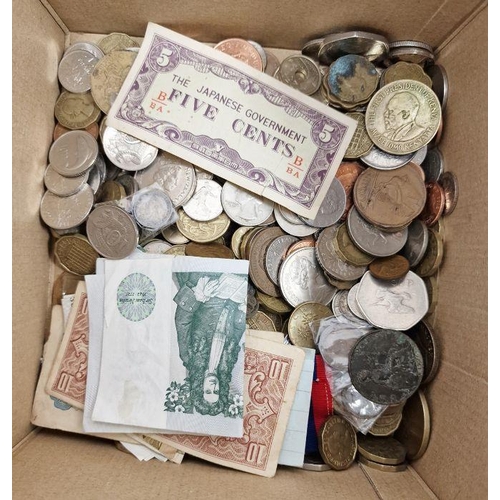 165 - Tray of assorted British and foreign coinage