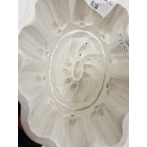 171 - Three stoneware jelly moulds (3)