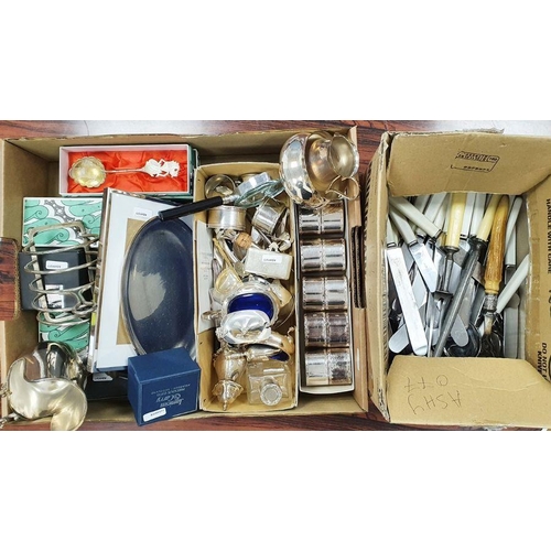 284 - Quantity of assorted loose plated flatware, plated napkin rings, pepperettes, toast rack, etc (2 box... 