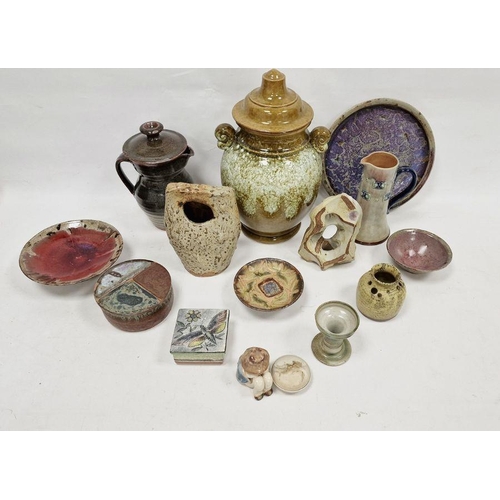 30 - Studio pottery wares to include small Ann James lidded pot, a footed plate in red glaze marked 'MD' ... 