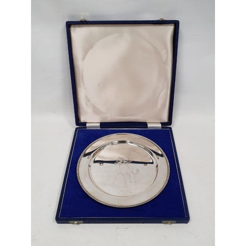 330 - Limited edition silver plate no.1140/2000 designed by Doris Lindner, in commemoration of the achieve... 