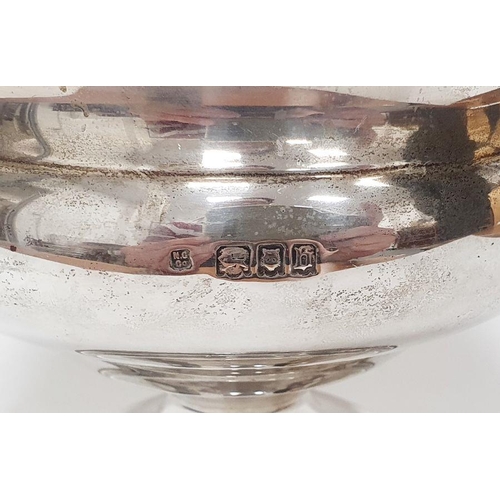 341 - George V silver rose bowl with everted rim, on circular pedestal foot, 15cm diameter, London 1917, 1... 