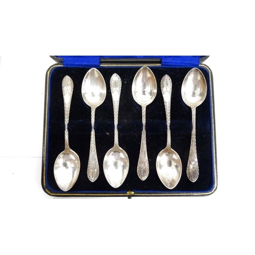 373 - Set of six Edwardian silver coffee spoons with wriggle engraved handles, in case