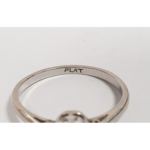 387 - Platinum and solitaire diamond ring, the stone approx. 0.8ct