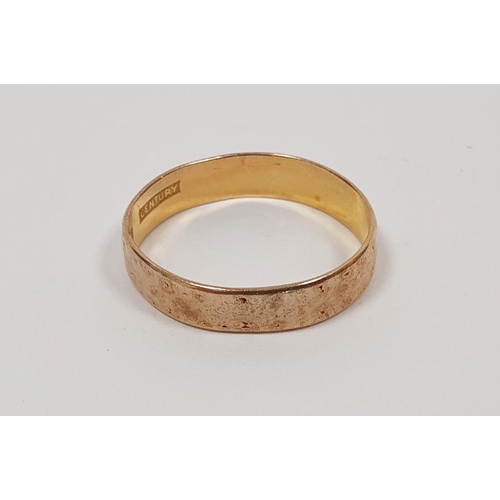 397 - 22ct gold wedding band with engraved detail (worn), 2.5g