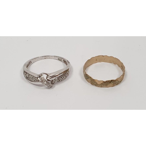 399 - 9ct gold wedding band with heart engraved detail, 1g approx. and a silver and diamante-style ring (2... 