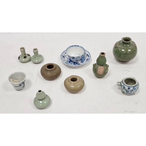 66 - Small quantity of miniature Chinese ceramic items to include vase with fish decoration, double-gourd... 