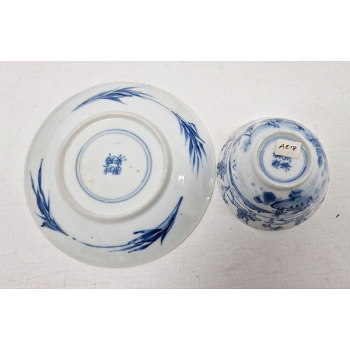 66 - Small quantity of miniature Chinese ceramic items to include vase with fish decoration, double-gourd... 