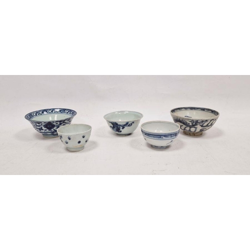 76 - Five assorted Chinese blue and white bowls, various dates and sizes (5)