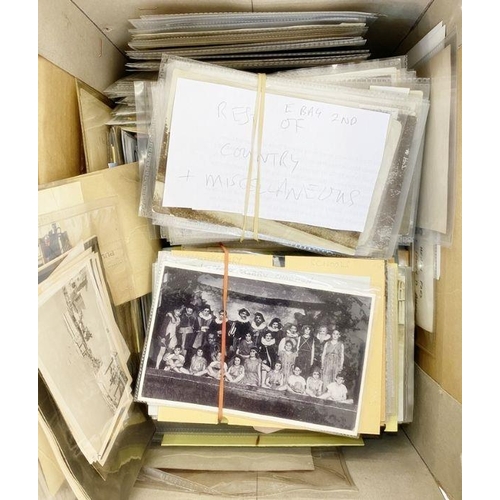 152 - Quantity of late nineteenth - early 20th century postcards, used and unused, various places in the U... 