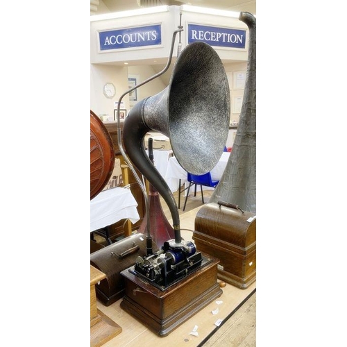 162 - Edison Standard phonograph model D, serial number 763604 with two section horn, 96.5cm high approx. ... 