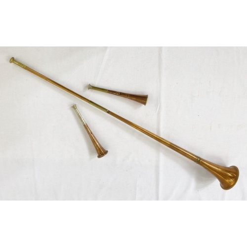 233A - A copper hunting horn, 94cm approx. two smaller 23cm and 22.5cm approx. etc (4)