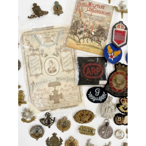 264 - Collection of British military cap badges, cloth badges and rank markings