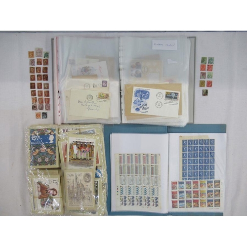 311 - GB: Five folders of mostly Queen Elizabeth II definitive and commemorative, decimal FV £180, plus ba... 