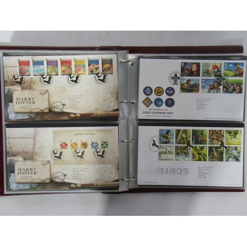 317 - GB: Five large and two smaller albums full of over 400+ Queen Elizabeth II decimal FDC, many purpose... 