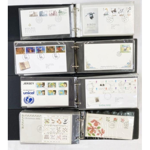 324 - GB: 2 large blue carton carriers full of 19 cover albums of QEII definitive and commemorative covers... 