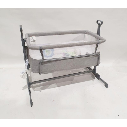 1298 - Modern baby's crib with mobile