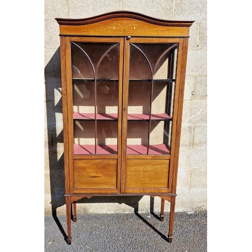 1138 - Edwardian Sheraton-style mahogany display cabinet with curved pediment painted with scrolls and inla... 