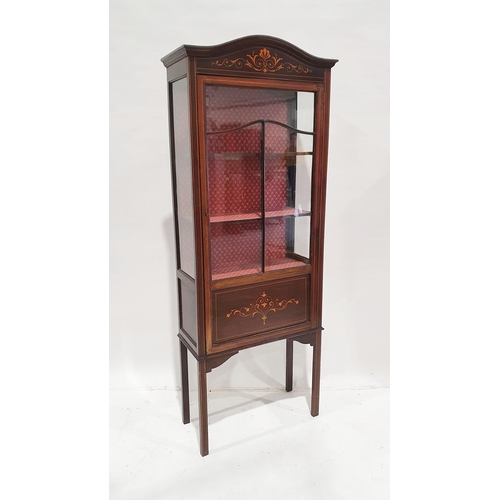 1138 - Edwardian Sheraton-style mahogany display cabinet with curved pediment painted with scrolls and inla... 