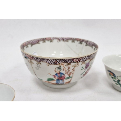 117 - Chinese export famille rose small circular bowl, early 19th century, painted with figures in landsca... 