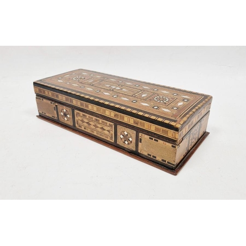 1005 - Parquetry inlaid box with mother-of-pearl and various other woods, 27cm long