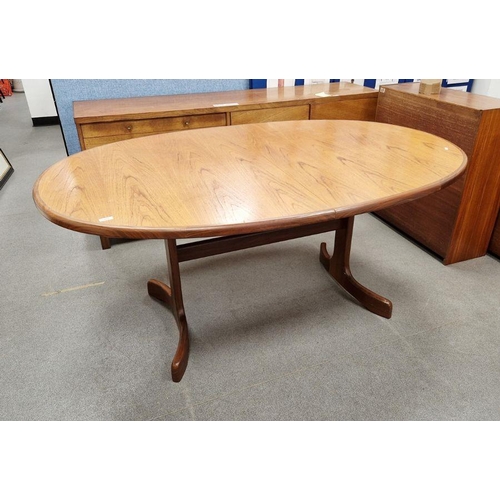 1060 - Mid-century G-Plan teak draw-leaf dining table of oval form, on curved splayed supports, 72cm high x... 